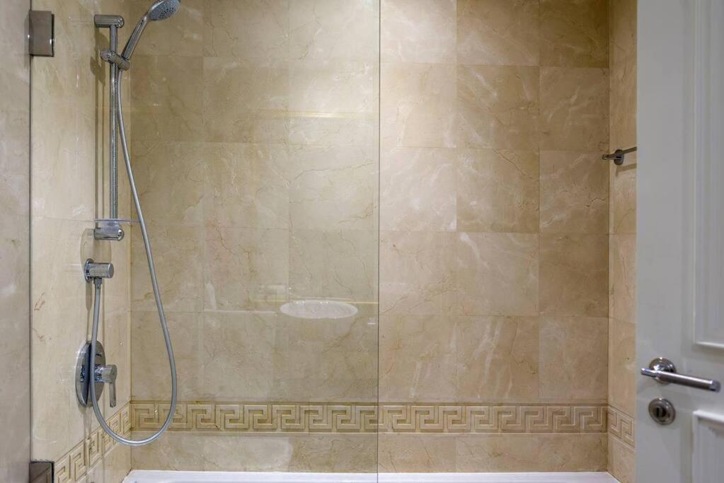 Versace Tower Luxury Suites - Downtown Beirut Eksteriør bilde